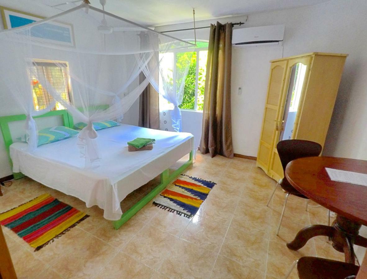 Hotel Surf House La Gaulette Esterno foto